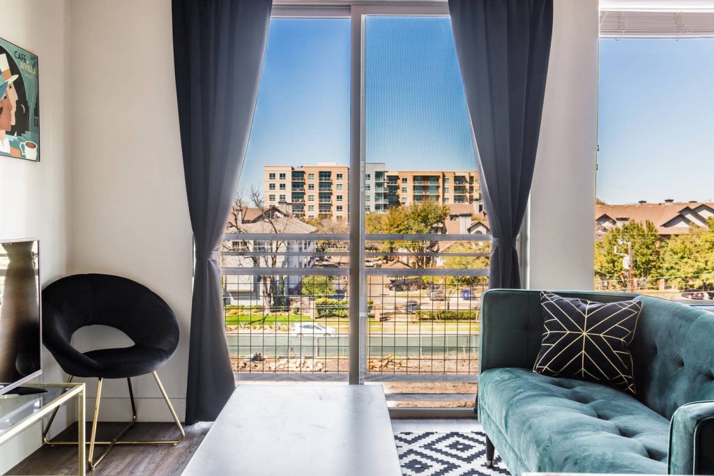 airbnb-king-suite-dallas